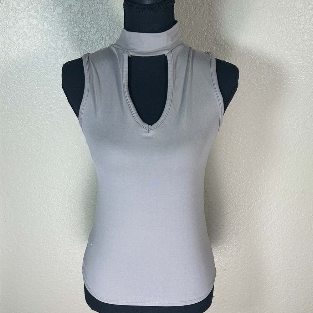 Sleeveless Tan Mock Neck Keyhole Top Size Small